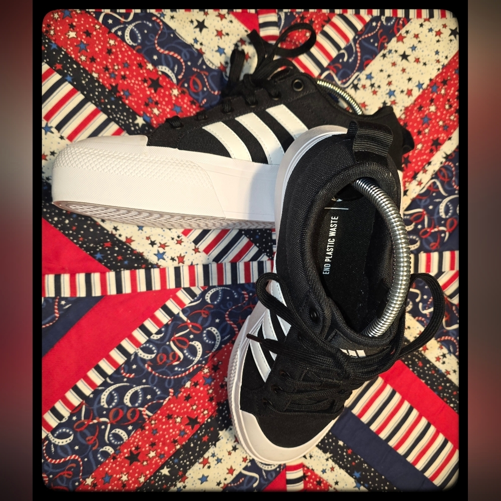 * SOLD * Adidas Women's Bravada 2.0  Shoes 'Black/White" Size 8 1/2 - Picture 3 of 6